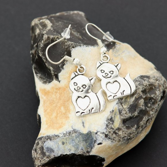 Metal cat dangle earrings, gift for cat lover, gift for her, cat drop earrings - Picture 6 of 6